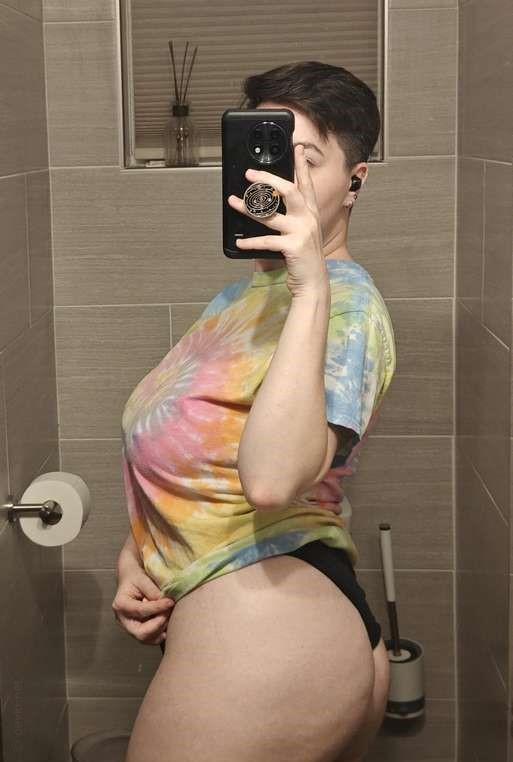 Коротко стриженная красотка с привлекательной внешностью – фото 34