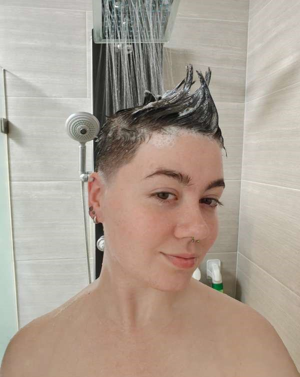 Коротко стриженная красотка с привлекательной внешностью – фото 44