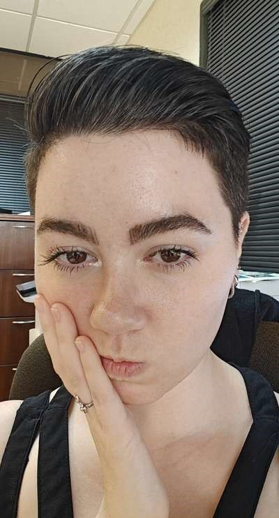 Коротко стриженная красотка с привлекательной внешностью – фото 60