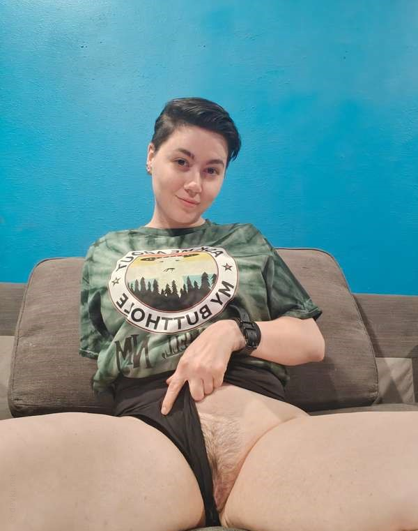 Коротко стриженная красотка с привлекательной внешностью – фото 90