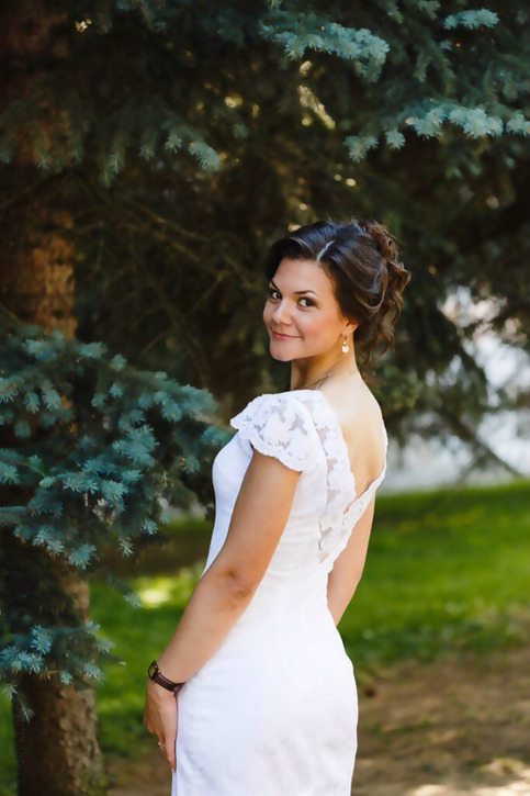 Привлекательная зрелая женщина позирует обнаженной – фото 8