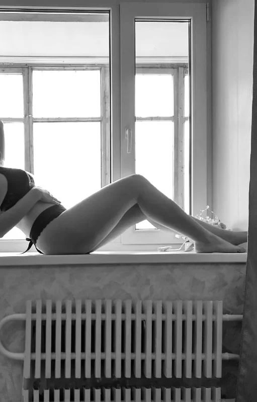 Зрелая и аппетитная жена сексвайф в маске показывает прелести – фото 16