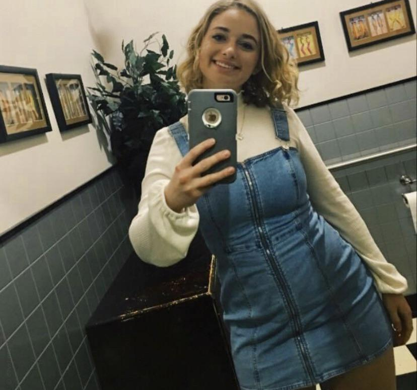 Привлекательная девушка показала свои прелести, снимая себяшки и демонстрируя свои аппетитные формы – фото 19