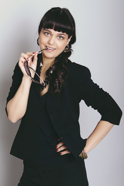 Фото Привлекательная брюнетка выкладывает свой архив личных фотографий