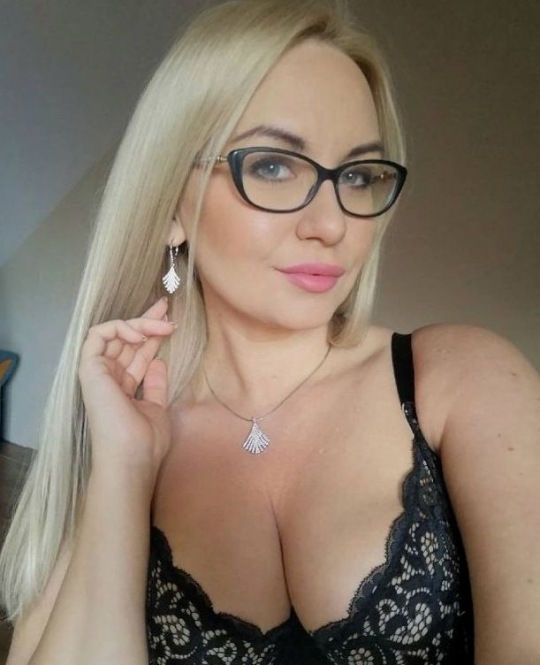 Прекрасная дама фотографируется без одежды – фото 5