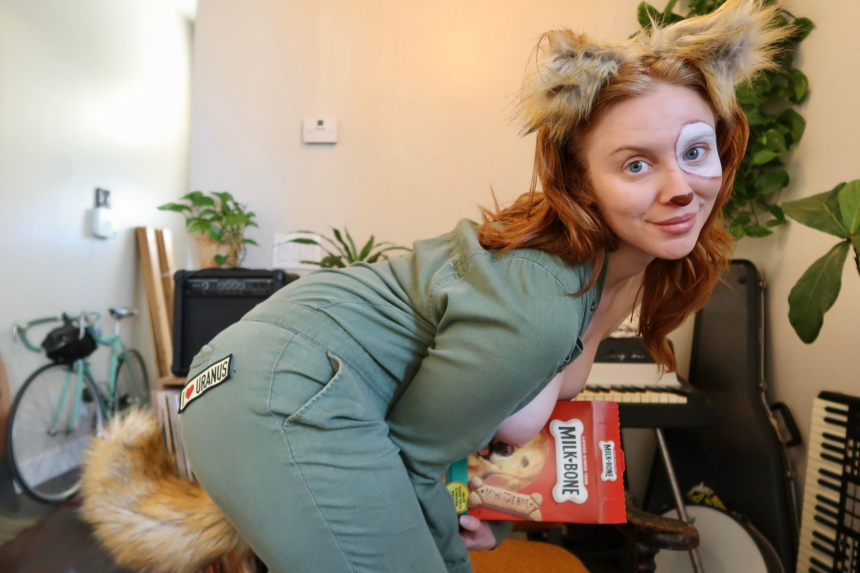 Рыжеволосая девушка показывает свои прелести и обнаженное тело – фото 26