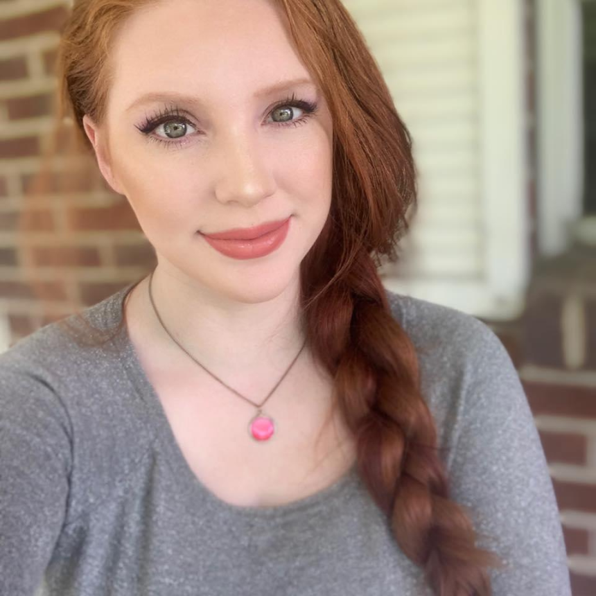 Полненькая рыжеволосая девушка показала свои формы и раздетое тело – фото 10