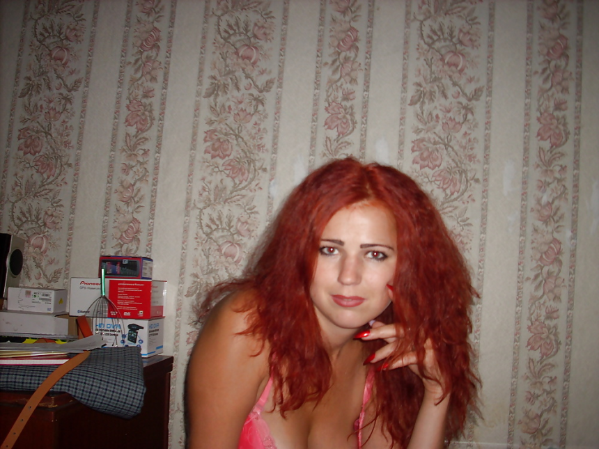 Привлекательная и изящная женщина с рыжими волосами показывает свое прекрасное тело – фото 26