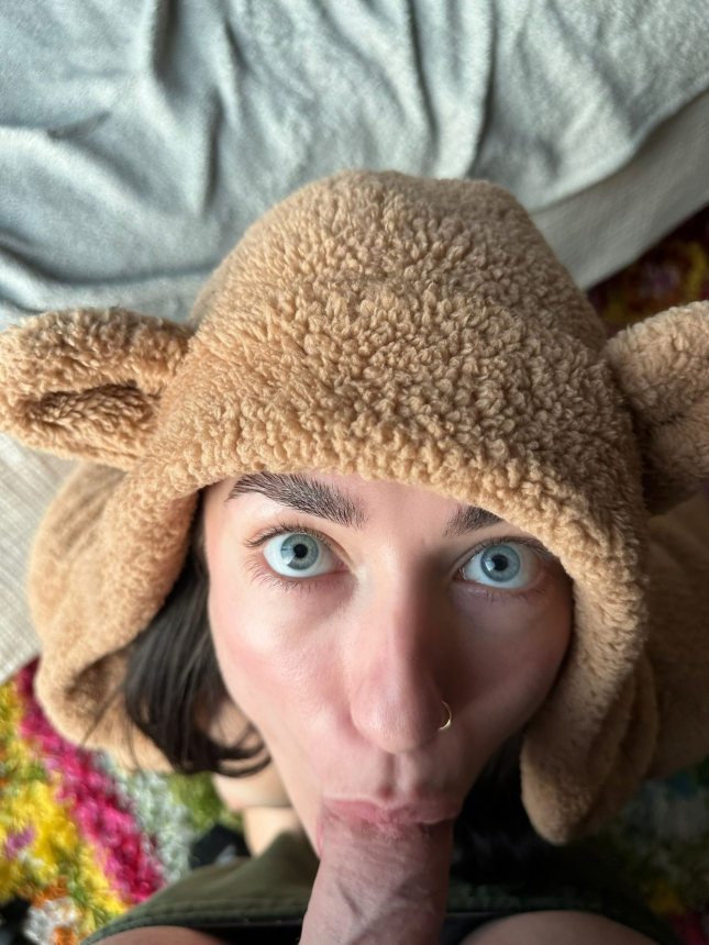 Откровенный взгляд девушки во время орального секса – фото 20