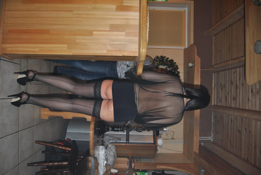 Красивая жена без стеснения показывает нам свое красивое тело – фото 9