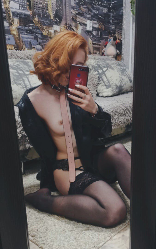 Голая рыжеволосая девушка стоит раком – фото 7