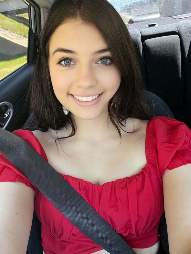 Откровенные снимки привлекательной молодой дамы – фото 25