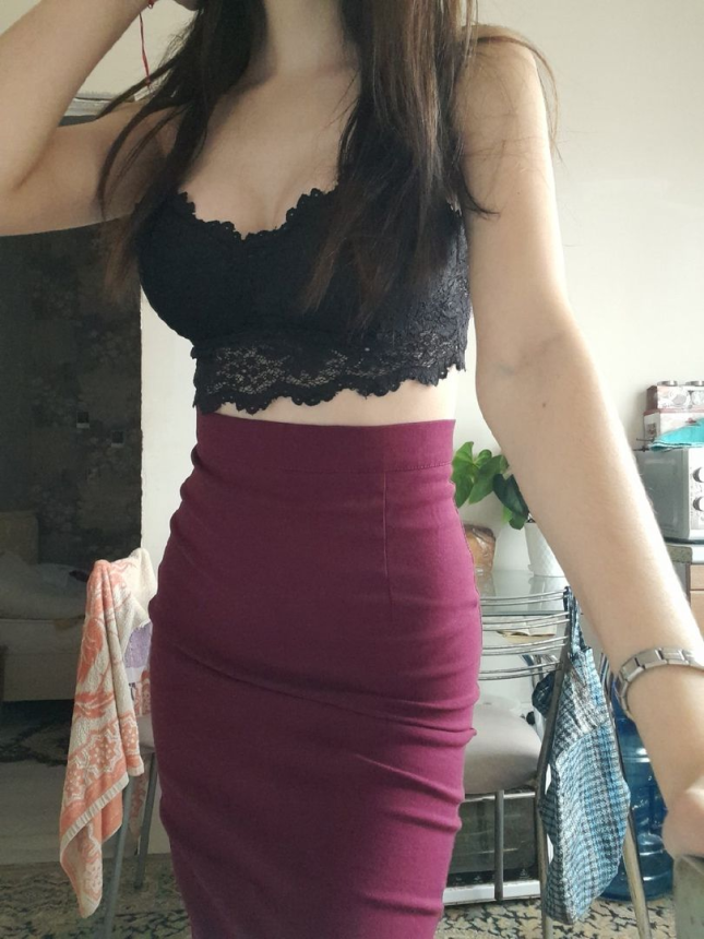 Привлекательная девушка с обнаженной грудью – фото 2