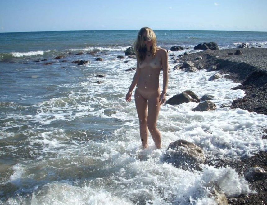 Молодая жена любит фотографироваться голой для личного архива – фото 19