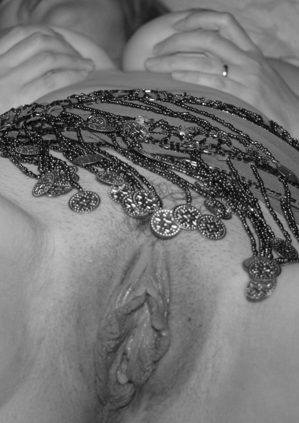 Леди в черно-белом наряде, прекрасная женщина в зрелом возрасте, излучающая красоту – фото 12