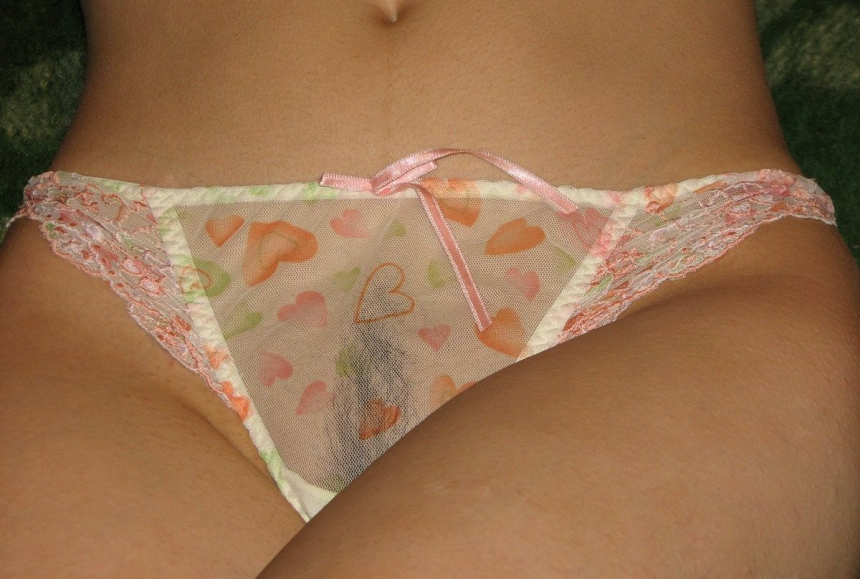 Идеальная грудь у этой брюнетки просто заставляет задержать дыхание – фото 9