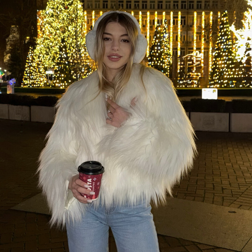 Фото голой себя - любимое занятие этой милашки. Она не стесняется делать селфи в различных позах и местах – фото 6