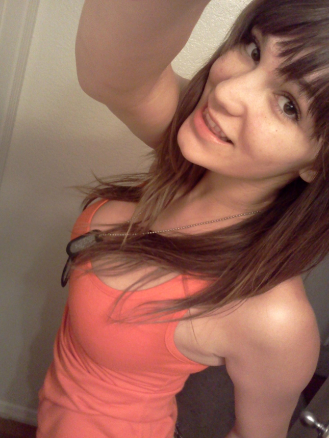 Отличные фотки от молодой красотки, сделанные в разных местах – фото 8