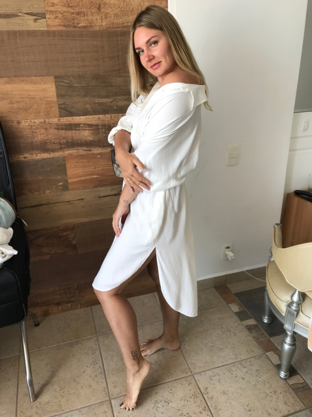 Симпатичная блондинка демонстрирует свое тело и пускается по кругу – фото 96