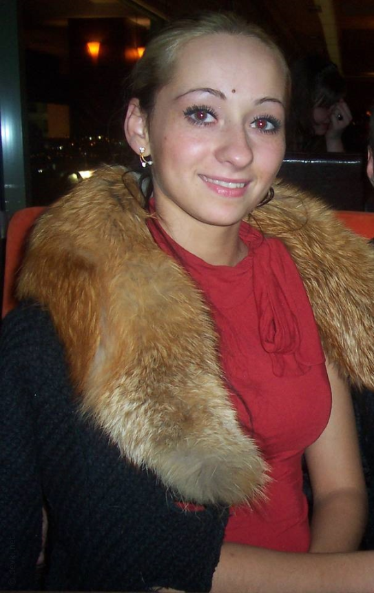 Фото Девушка позирует обнаженной в собственной моделиной фотосессии