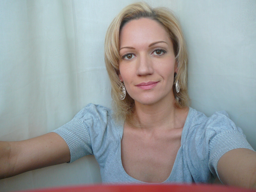 Фото Зрелая милфа шикарно позирует обнаженной в любительской фотосессии