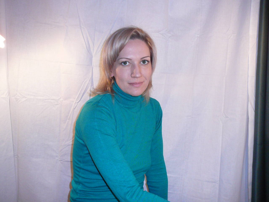 Зрелая милфа шикарно позирует обнаженной в любительской фотосессии – фото 5