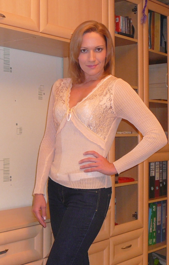 Зрелая милфа шикарно позирует обнаженной в любительской фотосессии – фото 13