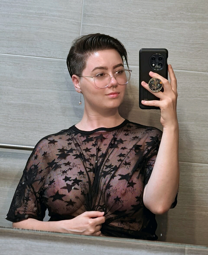 Коротко стриженная красотка с привлекательной внешностью – фото 58