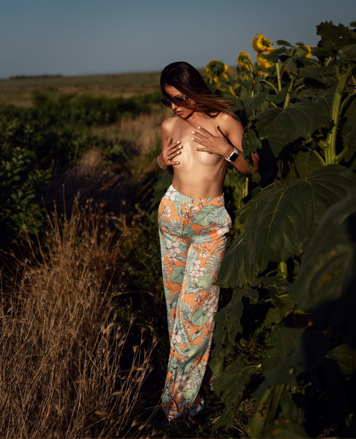 My stunning wife knows how to pose nude effectively. – photo 8