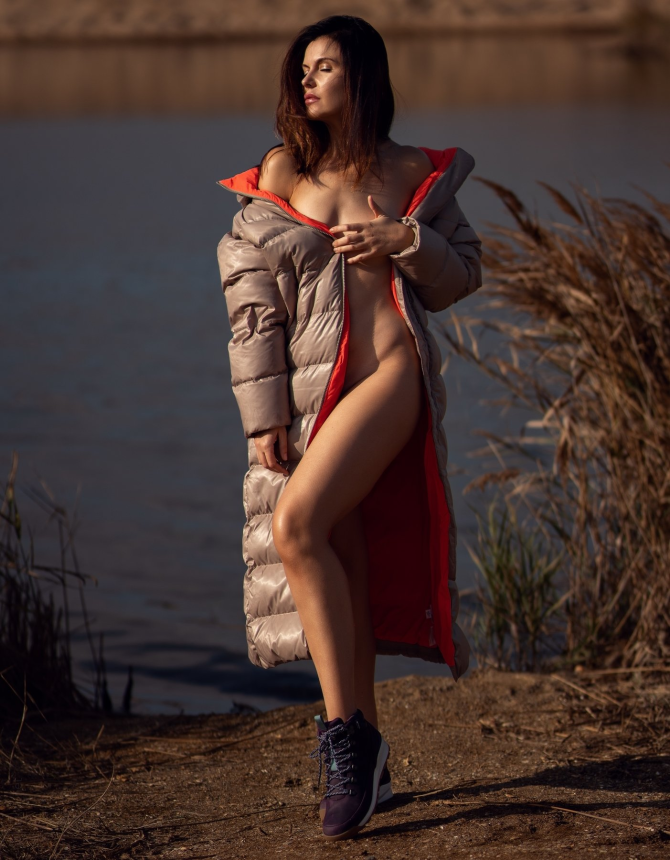 My stunning wife knows how to pose nude effectively. – photo 27