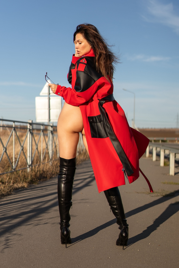 My stunning wife knows how to pose nude effectively. – photo 66