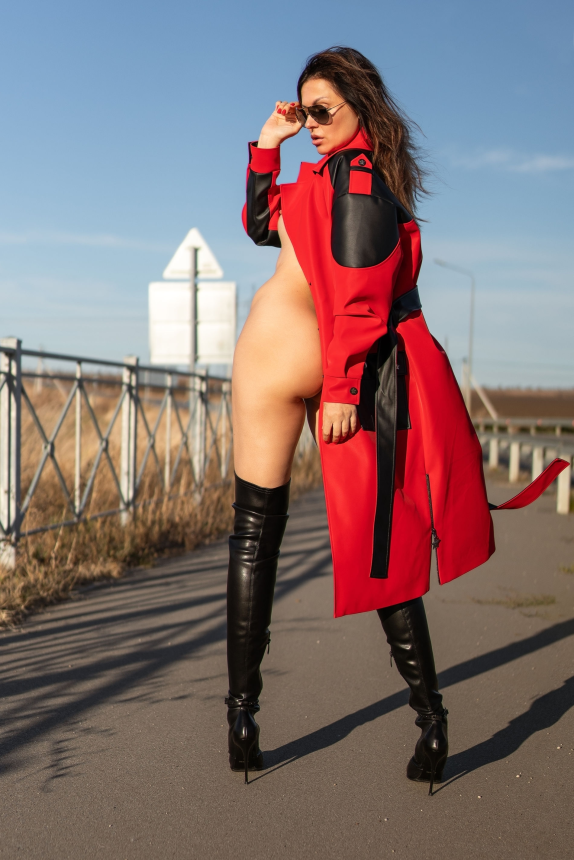 My stunning wife knows how to pose nude effectively. – photo 69