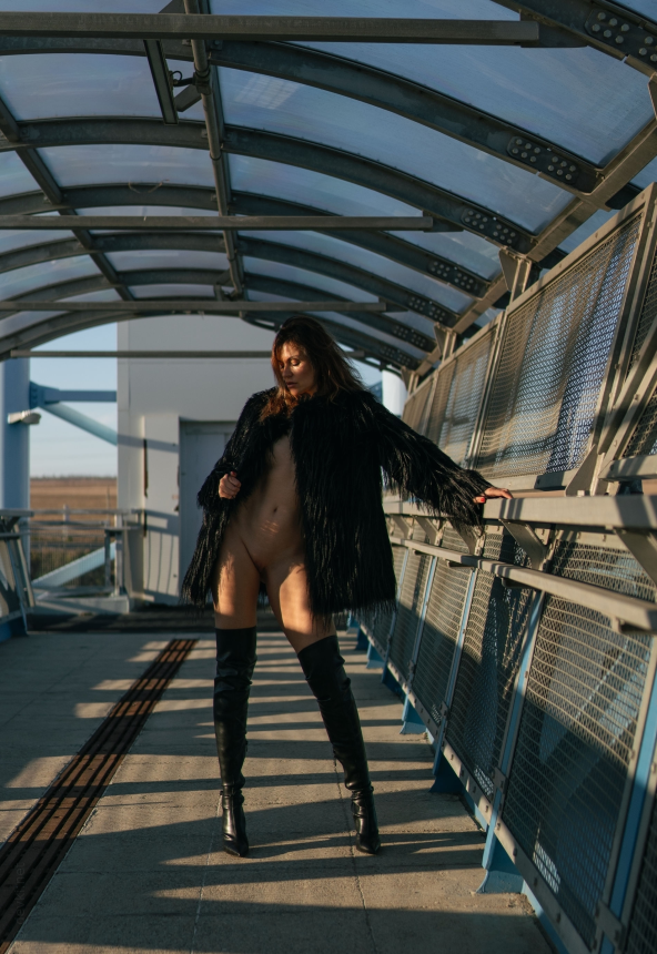 My stunning wife knows how to pose nude effectively. – photo 73