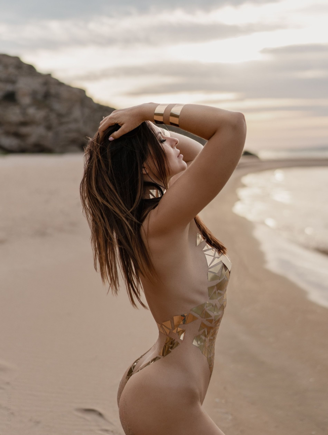 My stunning wife knows how to pose nude effectively. – photo 85