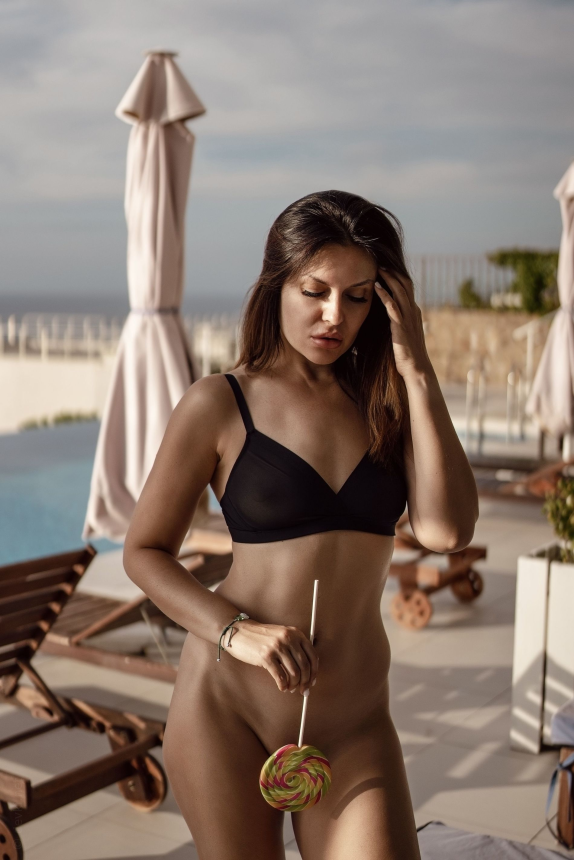 My stunning wife knows how to pose nude effectively. – photo 137