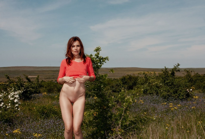 My stunning wife knows how to pose nude effectively. – photo 144