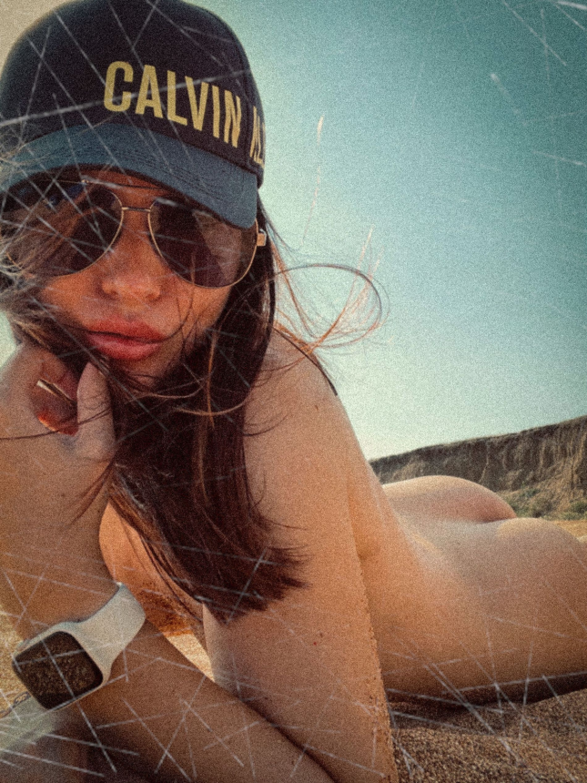 Фото Моя роскошная жена умеет красиво позировать обнаженной