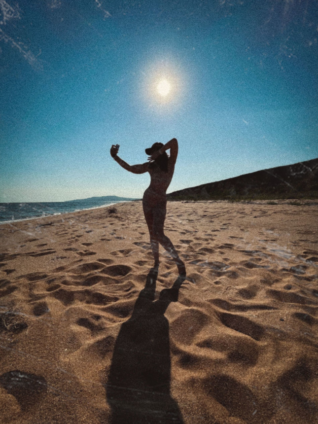 Моя роскошная жена умеет красиво позировать обнаженной – фото 35