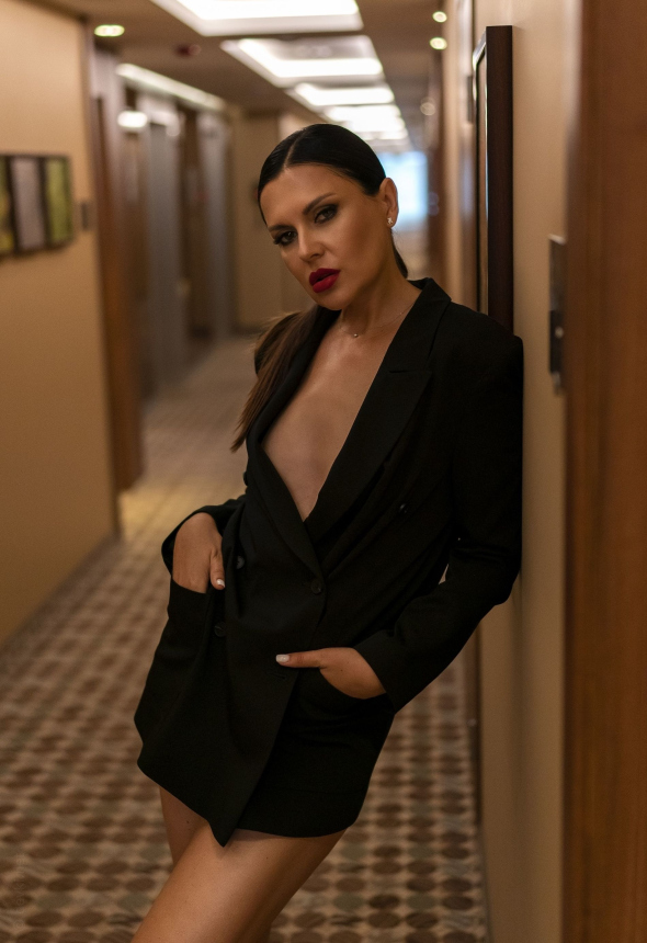 Моя роскошная жена умеет красиво позировать обнаженной – фото 38