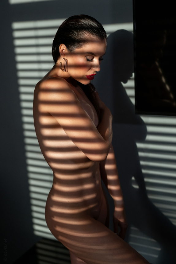 Моя роскошная жена умеет красиво позировать обнаженной – фото 74