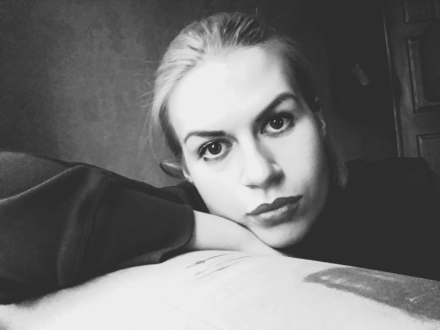 Девушка делает сексуальные фото – фото 8