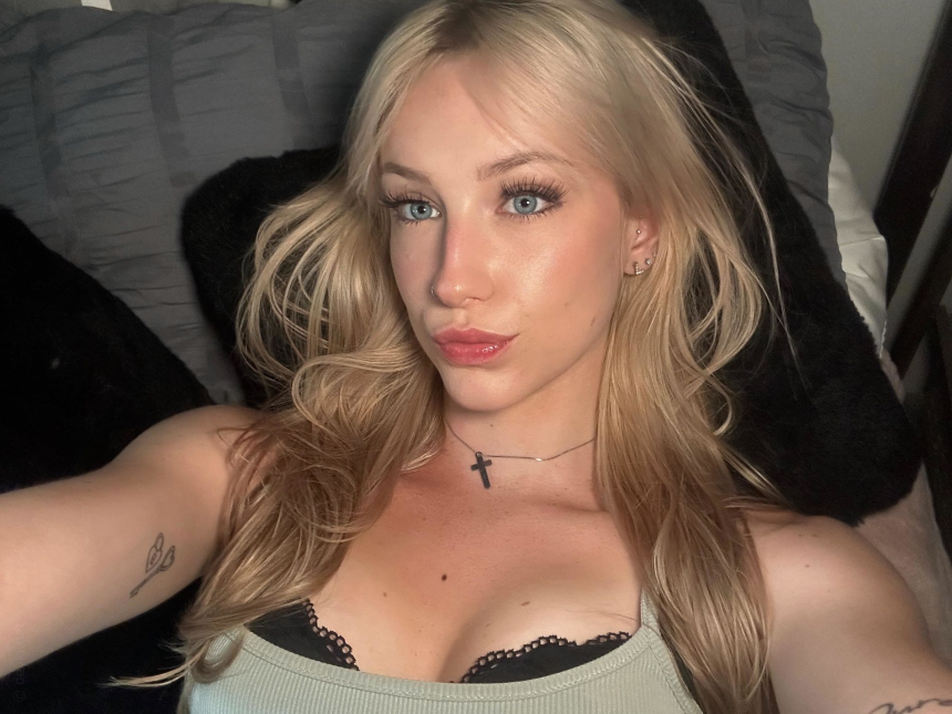 Интимные фото молодой блондинки – фото 26