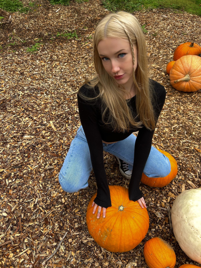 Интимные фото молодой блондинки – фото 33