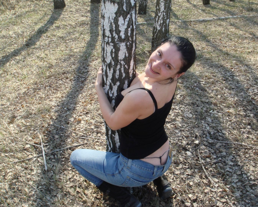 The slutty wife allows herself to be photographed in all poses and in different places. – photo 20