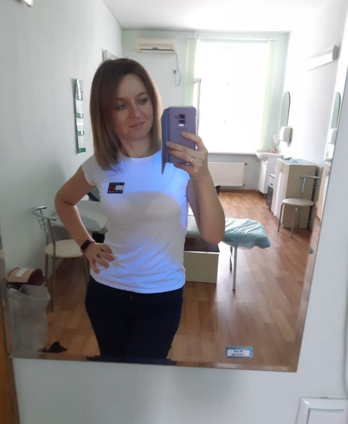 Фото Замужняя шлюха разрешает фоткать себя своему мужу и показывать другим мужчинам