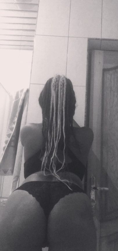 Naked chocolate bar shows off her charms. For those who love captivating shapes. – photo 2