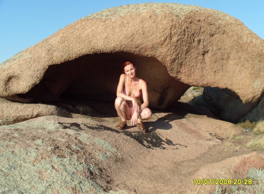 Милая женщина не против попозировать обнажённой, личные фото из архива – фото 11