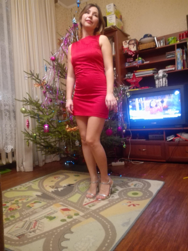 Фото Поймал обнаженную Снегурочку под ёлочкой