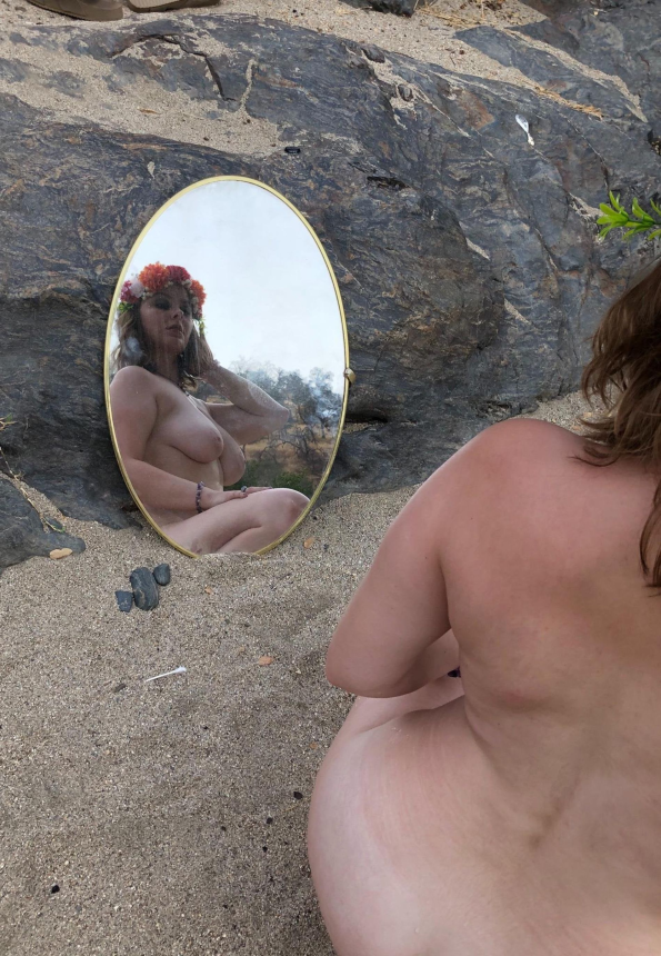 Busty lady shows off her attractive body on the beach and in her home – photo 5