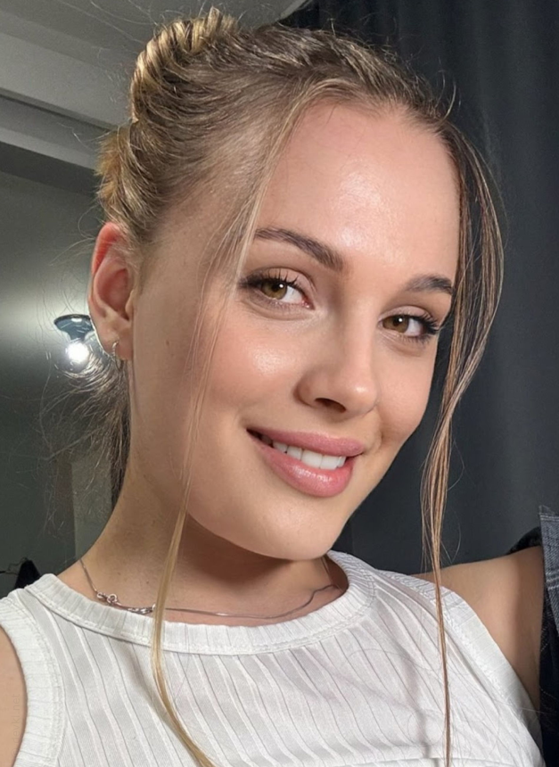 Горячие снимки привлекательной девушки – фото 16